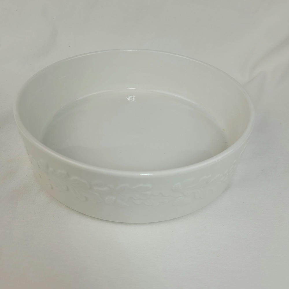 MSE Martha Stewart Everyday White China Oak Leaf Acorn Round Baking Dish 8in